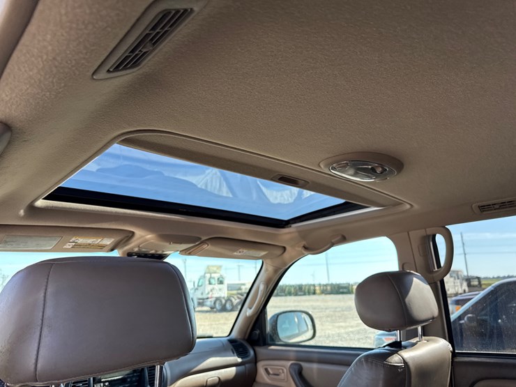 2004-toyota-sequoia-image-26