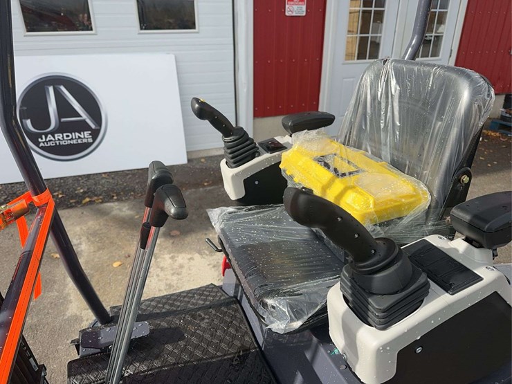 2025-agt-mx15z-mini-excavator-image-13