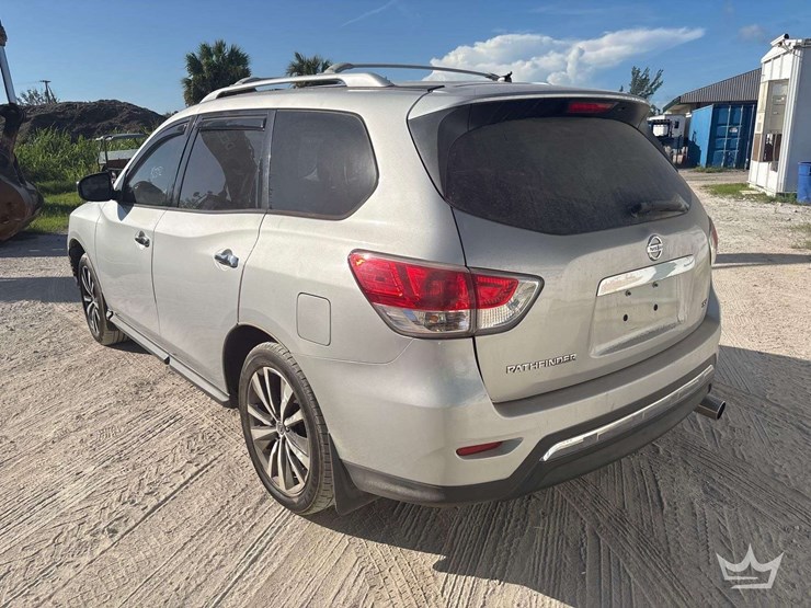 2016-nissan-pathfinder-image-4