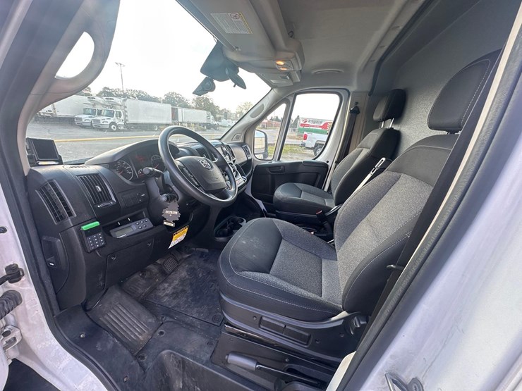 2021-ram-promaster-2500-image-4