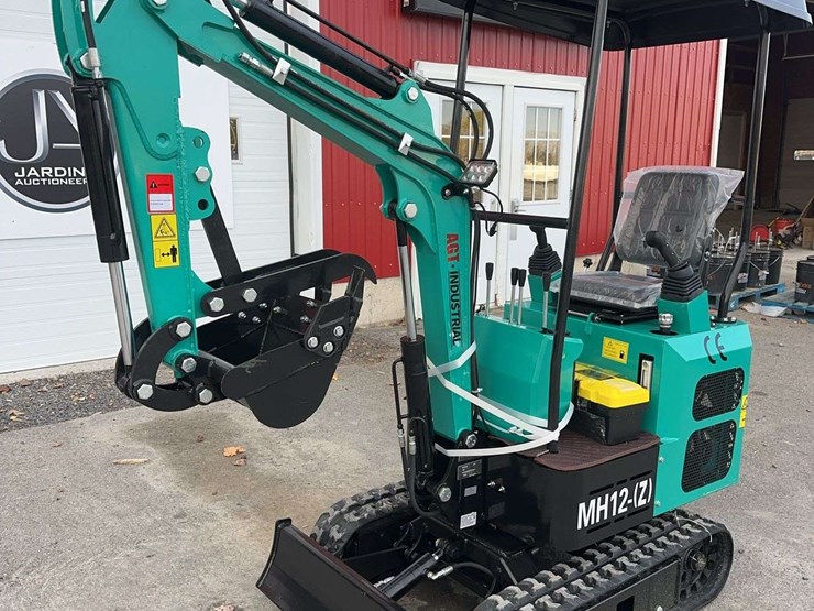 2025-agt-mh12z-mini-excavator-image-1