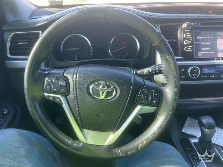 2015-toyota-highlander-image-21