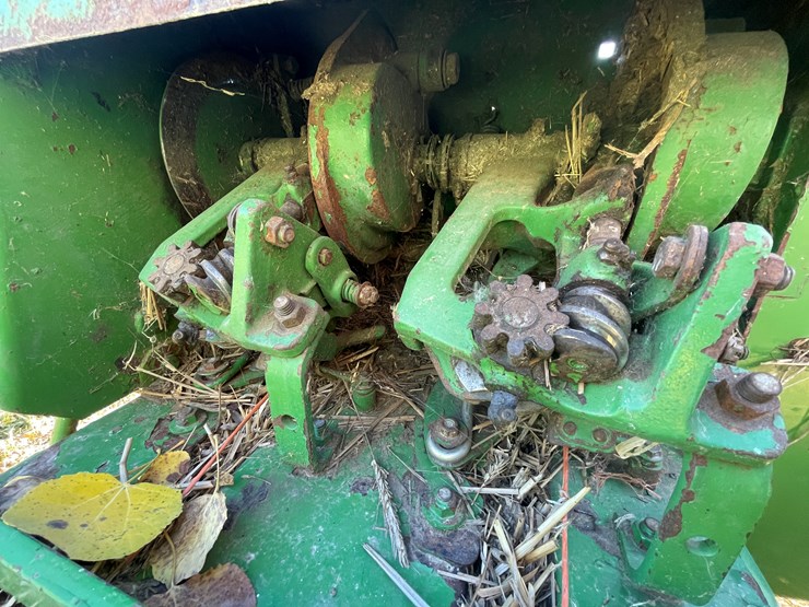 john-deere-336-image-16