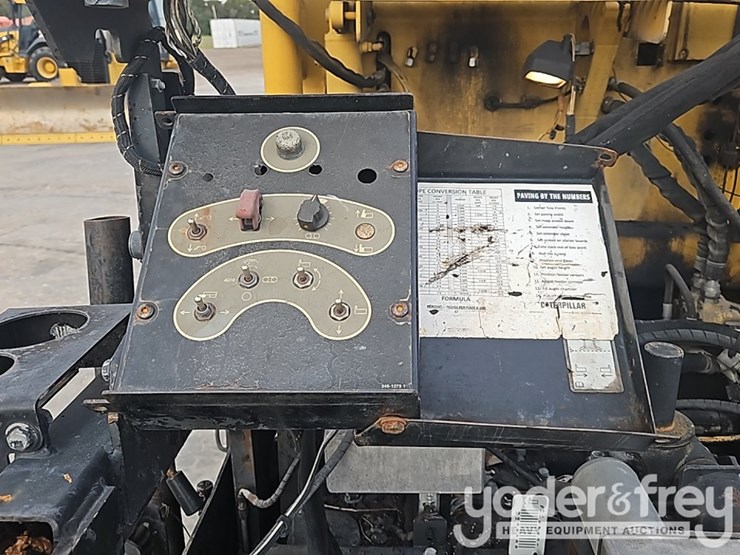 2012-caterpillar-ap-1055e-image-24