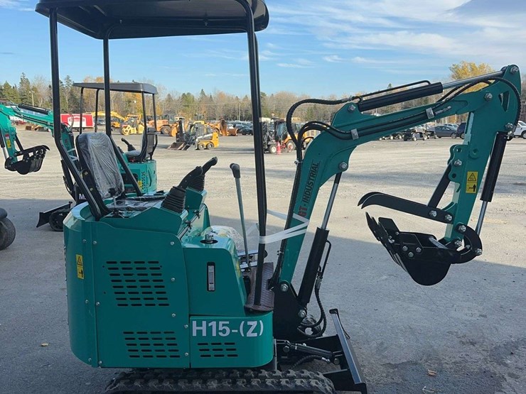 2025-agt-h15z-mini-excavator-image-4