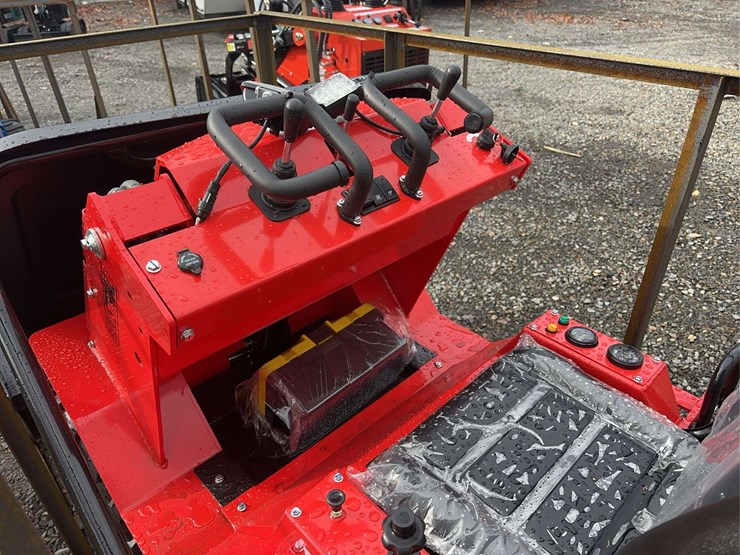 2025-agt-sda-140wz-compact-wheel-loader-image-5