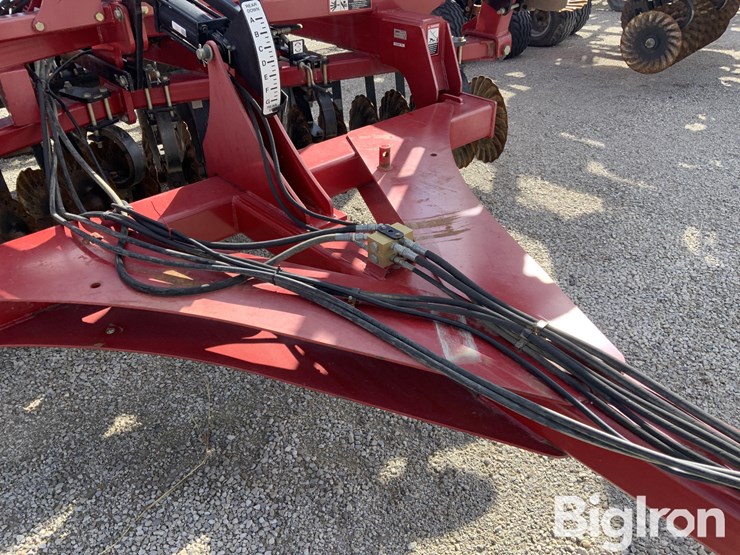2012-case-ih-330-image-18