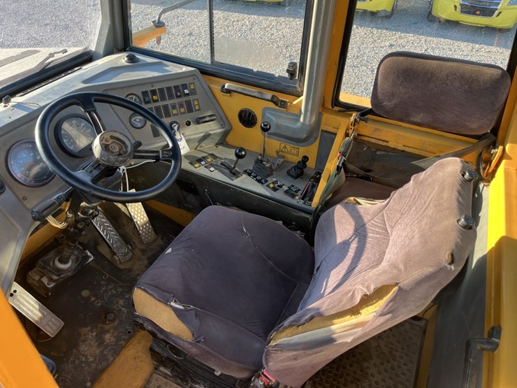 2000-volvo-a35c-image-16