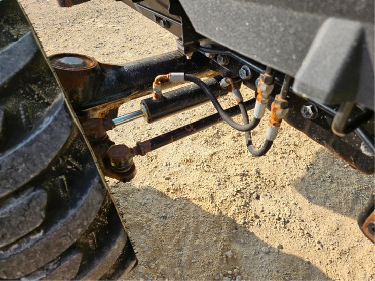 john-deere-3038e-image-25