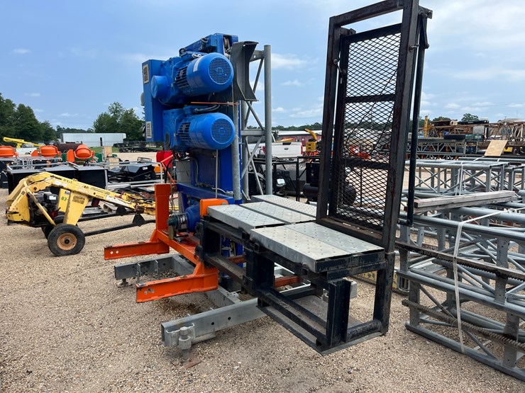 #2788-•-hek-tpm1600sd-electric-mast-climbing-work-platform/material-hoist-image-11