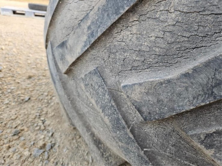 #3139-•-(2)-60/60/30.5-floater-tires-&-rims-image-8