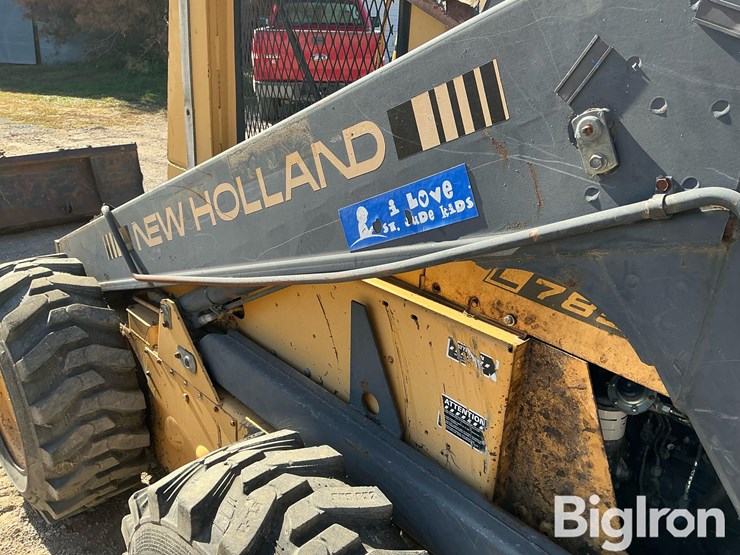 1990-new-holland-l785-image-16