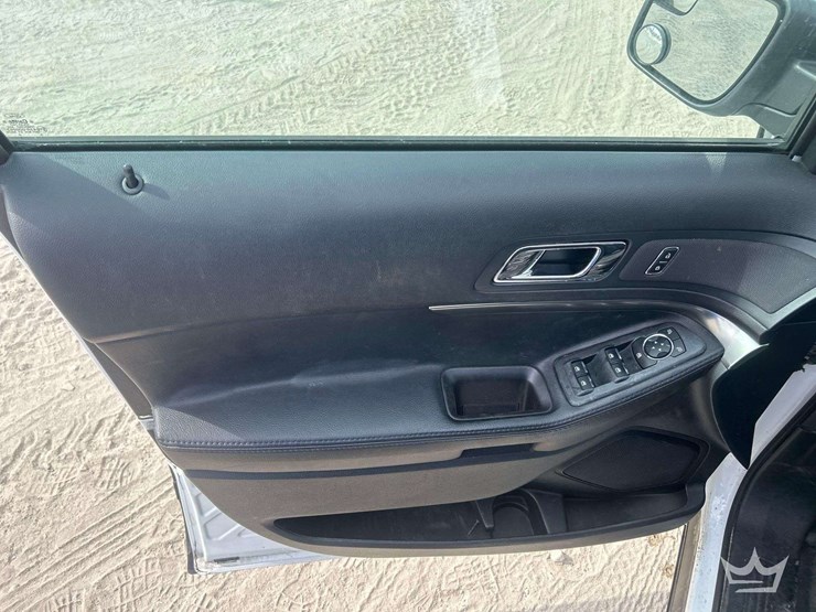 2016-ford-explorer-image-9