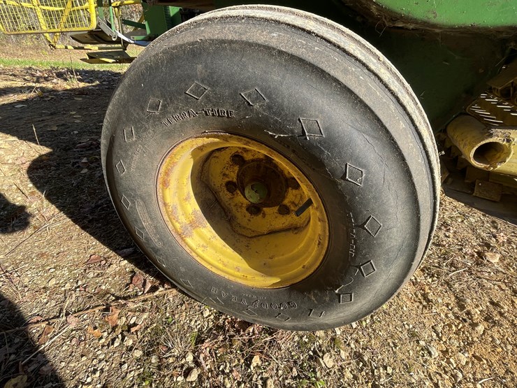 john-deere-336-image-36