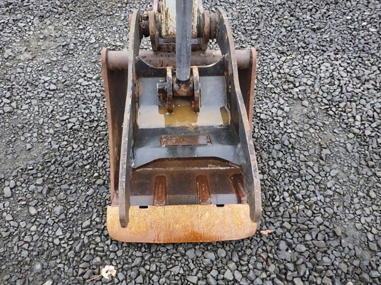 takeuchi-tb230-image-11