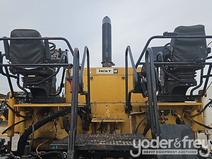 2012-caterpillar-ap-1055e-image-34