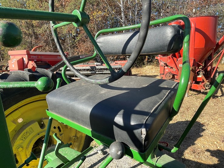 john-deere-b-image-13