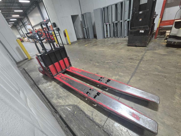 2012-raymond-8400-image-6