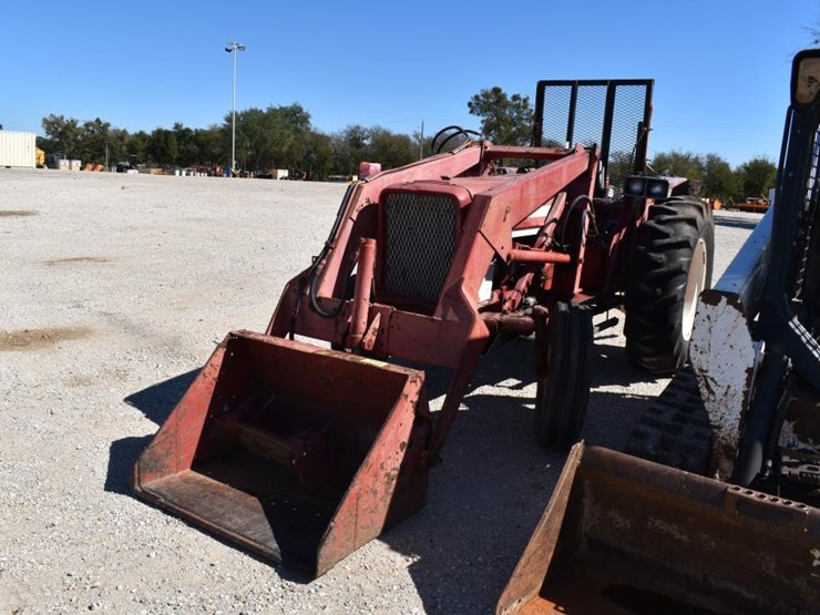 case-ih-585-tractor-w/-loader-(serial-#-2310056u104980)-(showing-appx-4,775-image-1