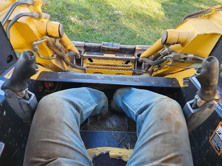 2005-john-deere-250-image-10