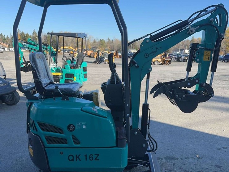 2025-cfg-qk16z-mini-excavator-image-4