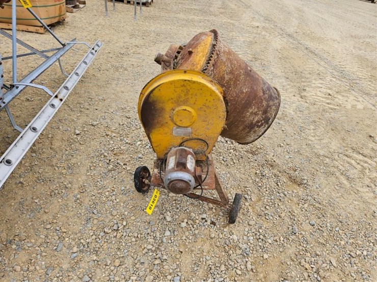 #3610-•-110-volt-concrete-mixer-image-3