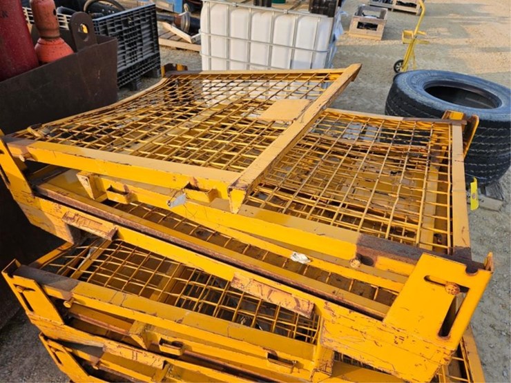 #3155-•-(4)-folding-steel-wire-crates-image-9