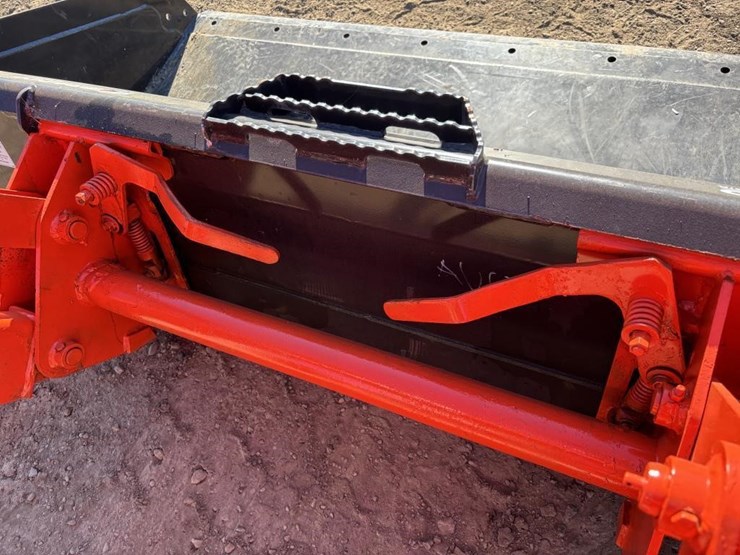 2018-kubota-m5-111d-image-11