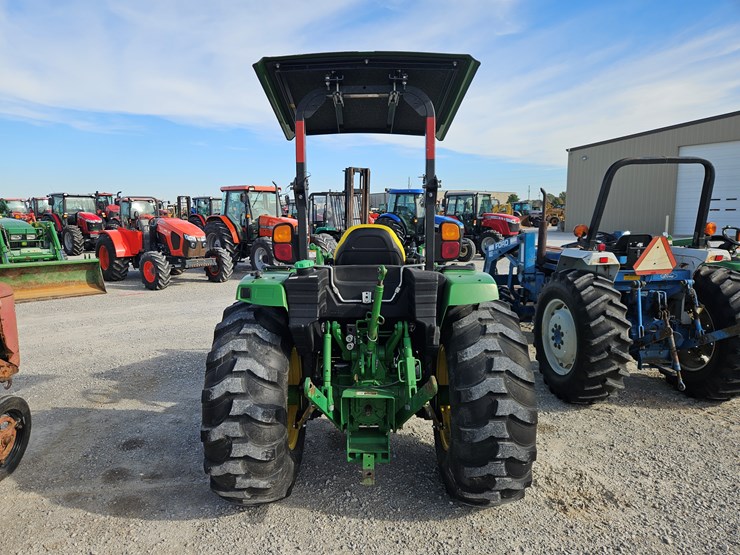 2015-john-deere-4044r-image-15
