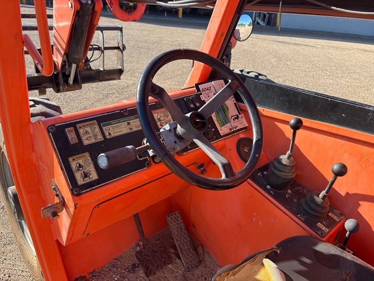 sky-trak-6042-image-11