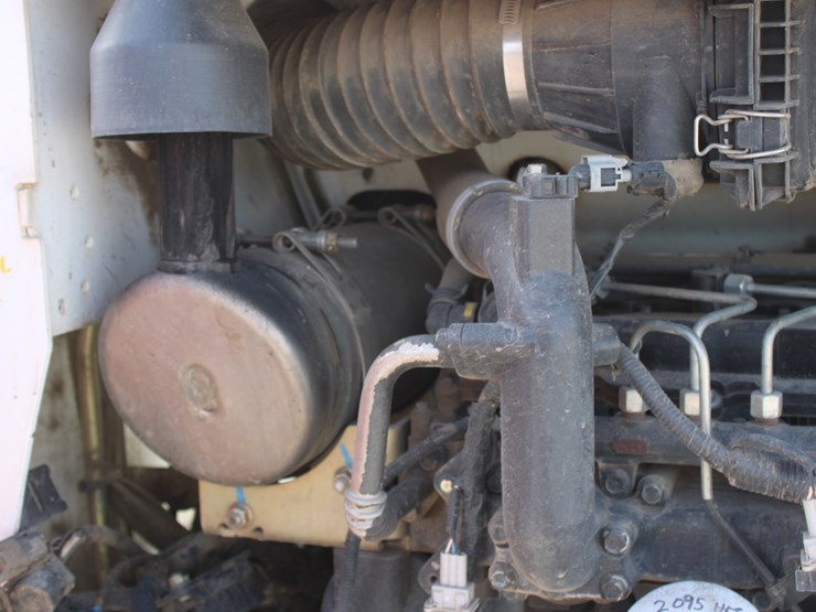 2015-bobcat-s530-image-37