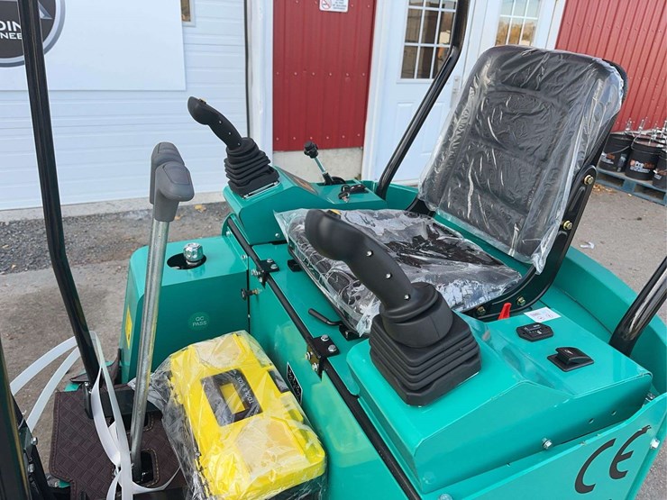 2025-agt-h15z-mini-excavator-image-13