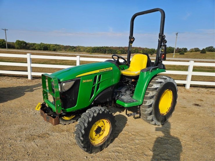 john-deere-3038e-image-1