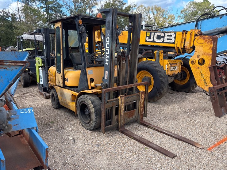 #2600-•-hyundai-hdf30-ii-forklift-|-parts-or-repair-image-2