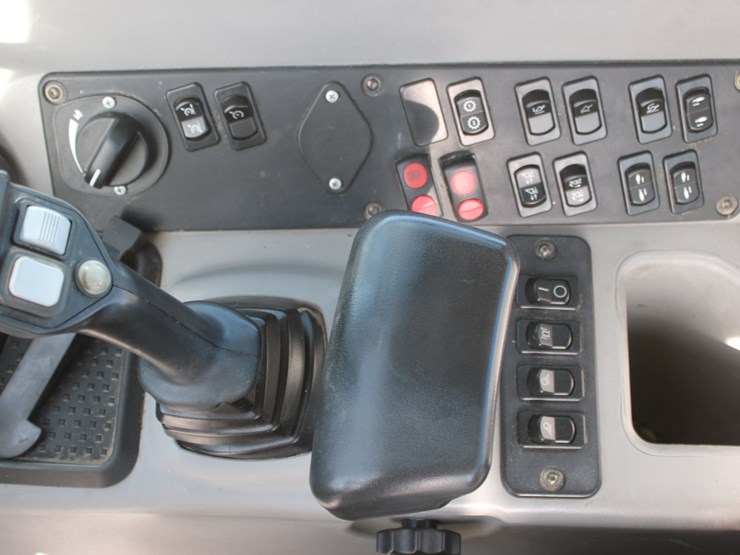 2021-new-holland-w80c-image-39