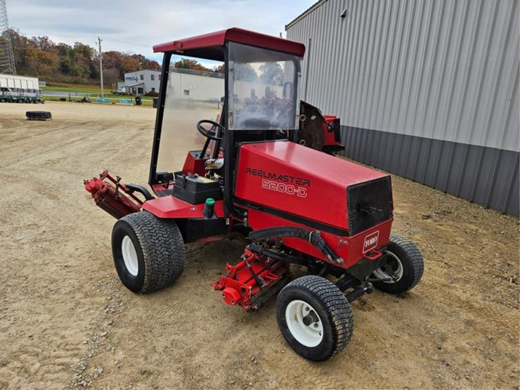 #3133-•-toro-reel-master-5200-fairway-mower-image-3