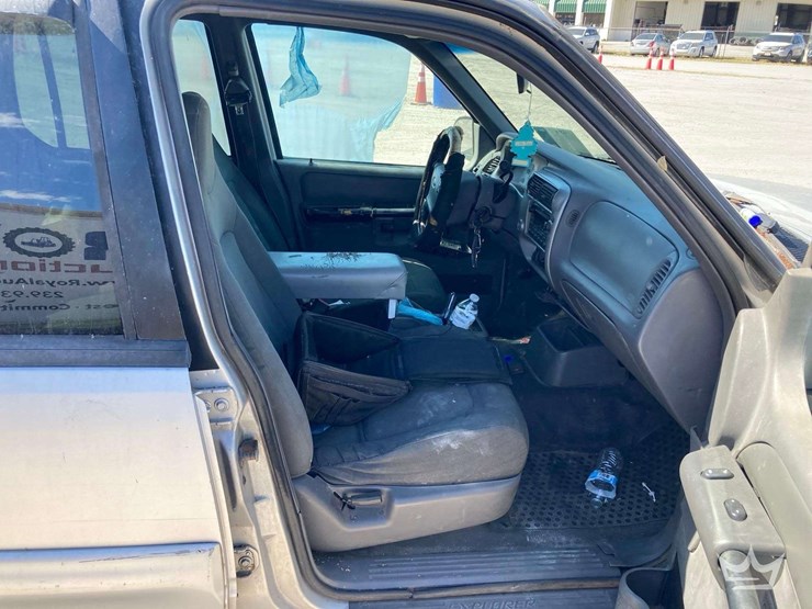 2004-ford-explorer-sport-trac-image-22