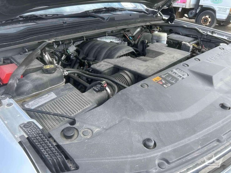 2016-chevrolet-tahoe-image-12