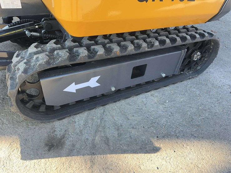 2025-agt-qk18z-mini-excavator-image-11