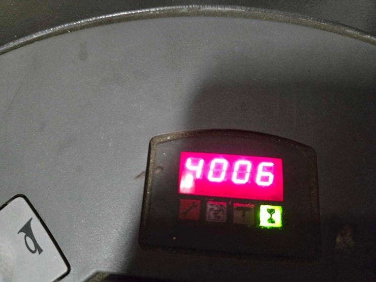 2012-raymond-8400-image-5