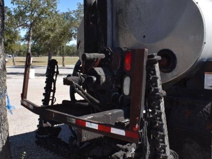 1999-sterling-oiling-truck-(will-not-build-air-pressure)-(vin-#-2fzhrjaa8xa-image-6