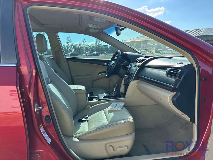 2012-toyota-camry-sedan-image-28