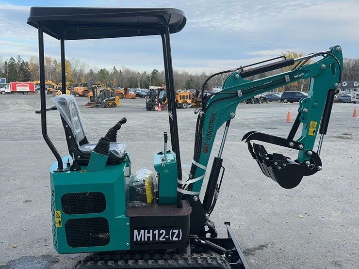 2025-agt-mh12z-mini-excavator-image-4