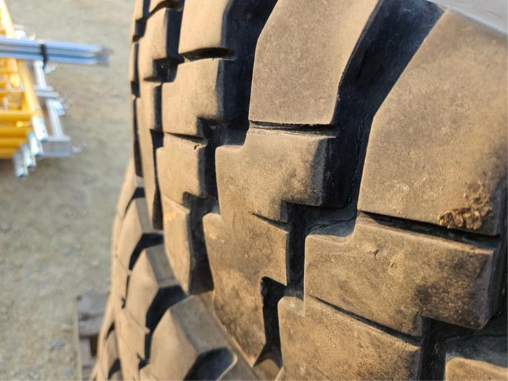 #3060-•-good-year-(4)-12r-22.5-tires-&-rims-image-7