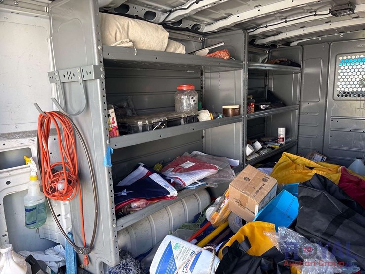 2021-nissan-nv2500hd-image-19