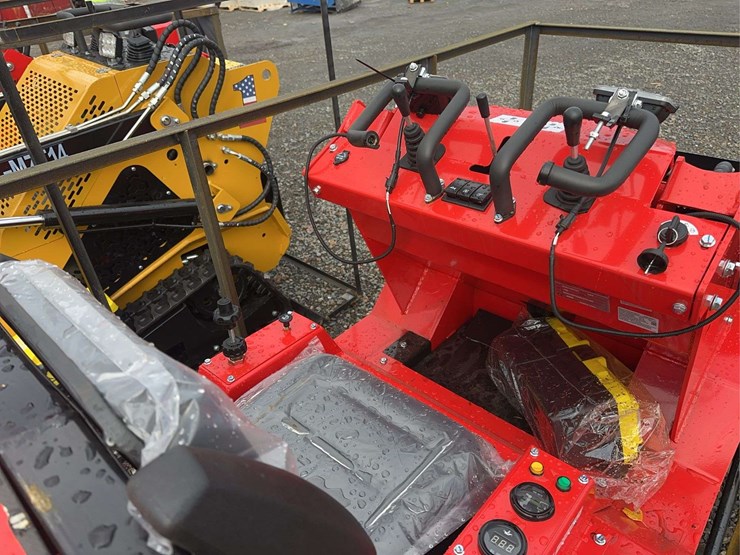 2025-agt-sda-140tz-crawler-loader-image-4