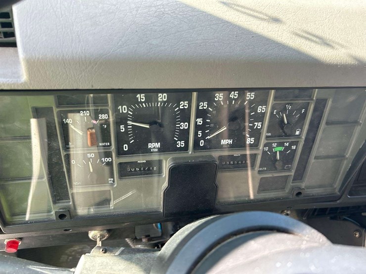 2002-international-4700-image-14