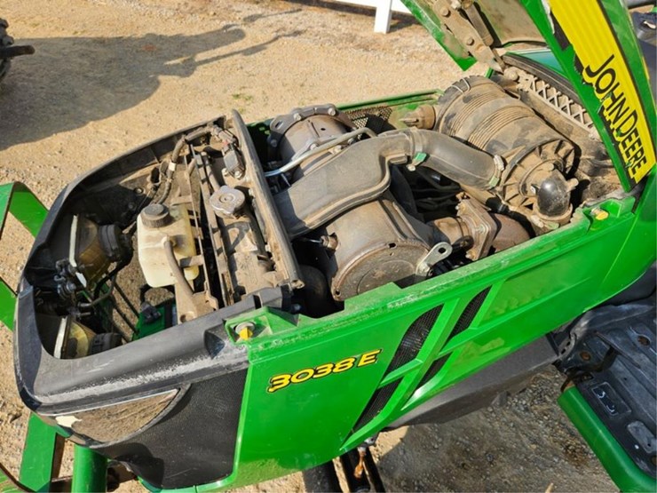 john-deere-3038e-image-10