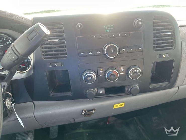 2012-chevrolet-silverado-2500hd-image-14