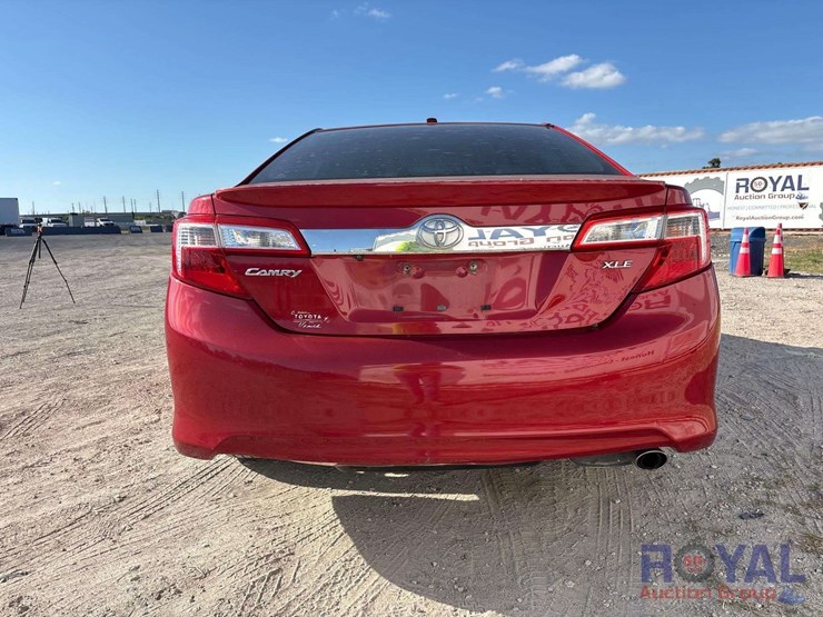 2012-toyota-camry-sedan-image-22